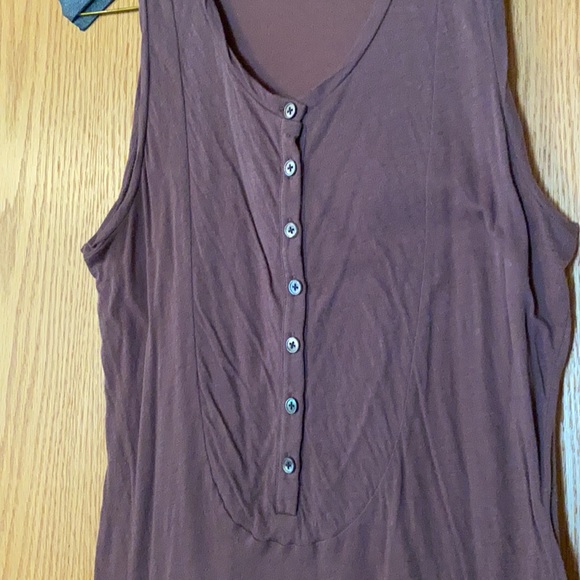 Ca va de soi tank top fits like an xs. - Picture 3 of 3